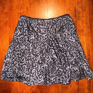 Sparkle Skirt Hiker Size L Black and Gray swirls. Running shorts with pockets